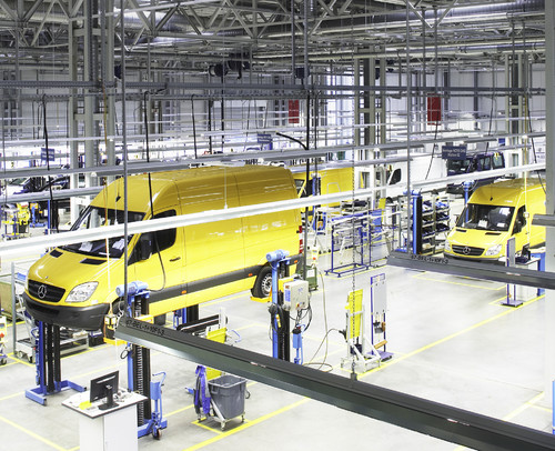 Mercedes-Benz baut den Sprinter 316 im Werk Mannheim auf Flüssiggasbetrieb um.
