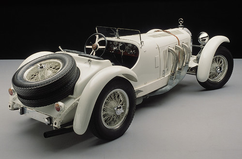 Mercedes-Benz bei den Schloss Dyck Classic Days: Mercedes-Benz SSK (1928 bis 1932, Baureihen W 06 II, W 06 III und WS 06). Einige Eckdaten: Sechszylinder-Reihenmotor mit Kompressoraufladung, Leistung bis zu 184 kW, Höchstgeschwindigkeit bis zu 192 km/h, gebaute Stückzahl: 33 (inklusive Typ SSKL).