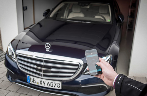 Mercedes-Benz E-Klasse: Einparken mit Smartphone.