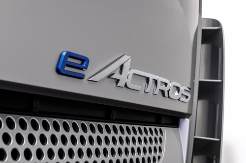 Mercedes-Benz eActros.