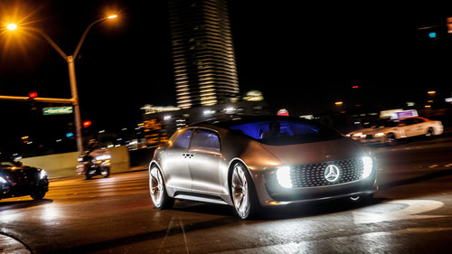 Mercedes-Benz F 015 Luxury in Motion auf den Straßen von Las Vegas.