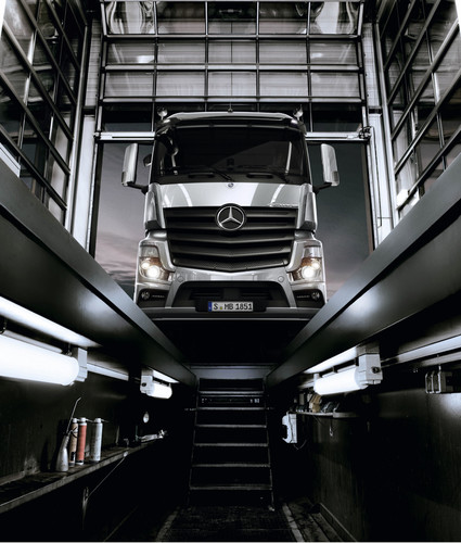 Mercedes-Benz führt für seine Lastwagen ein Digitales Service Booklet (DSB) ein.