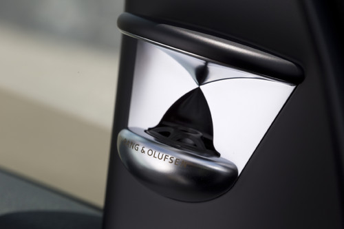 Mercedes-Benz GL 350 Bluetec: Die Hochtöner der B&amp;O-Anlage werden in die Verkleidung der A-Säule versenkt.