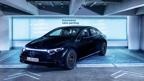 Mercedes-Benz hat als erster Hersteller weltweit die Freigabe für autonomes Ein- und Ausparken erhalten. Entwicklungspartner ist Bosch.