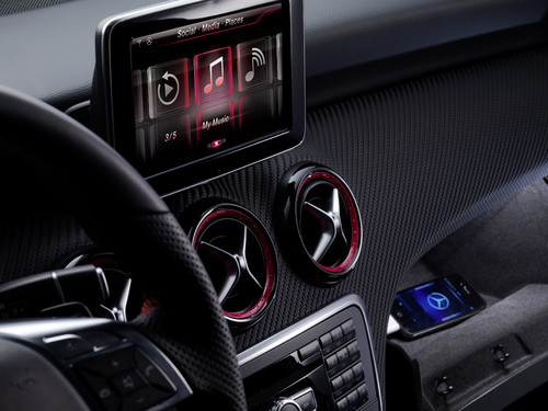 Mercedes-Benz integriert das i-Phone in die A-Klasse.