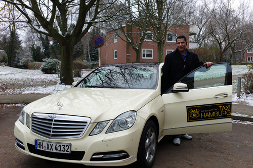 „Mercedes-Benz-Interviews“: Resa Safari (41), Taxi-Unternehmer aus Hamburg.