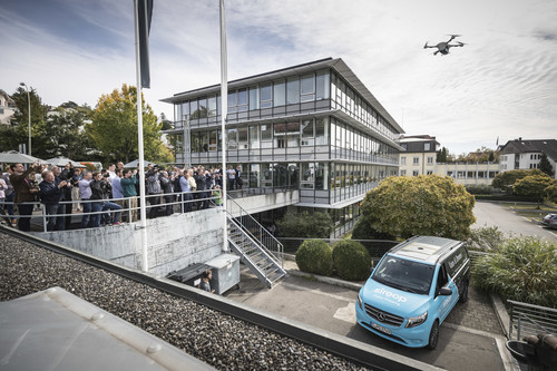 Mercedes-Benz, Matternet und Siroop starten ein Pilotprojekt zur On-Demand-Lieferung mit Drohnen.