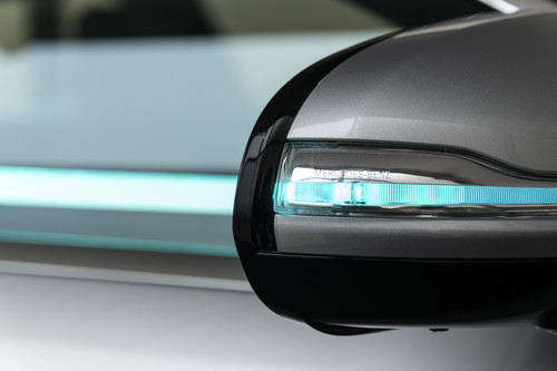 Mercedes-Benz S-Klasse mit 360-Grad-Lichtsignalisation für autonome Fahrten.