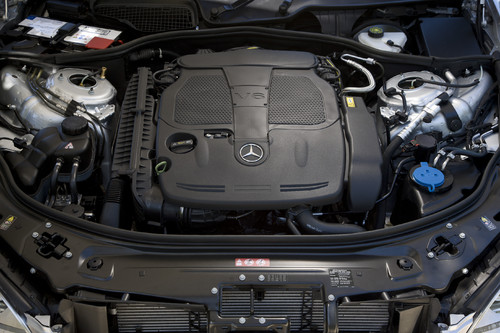 Mercedes-Benz Sechszylinder CGI-Motor.