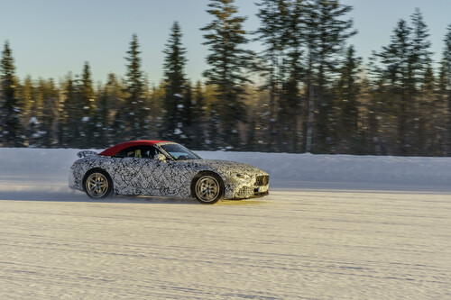 Mercedes-Benz SL auf Testfahrt am schwedischen Polarkreis.