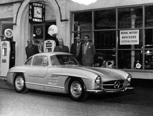Mercedes-Benz SL: Mercedes-Benz Typ 300 SL (W 198 I, 1954 bis 1957). Woking Motors, Mercedes Distributors.
