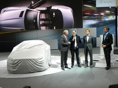 Mercedes-Benz SLK: Vertriebschef Dr. Jürgen Schmidt mit den Rennassen Michael Schumacher, Nico Rosberg und David Coulthard (von links). 