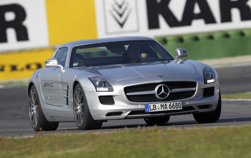 Mercedes-Benz SLS AMG auf dem Hockenheimring.