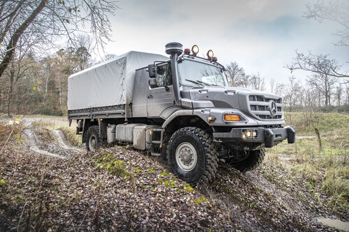 Mercedes-Benz Special Trucks liefert über 100 Zetros an die Ukraine (ähnlich wie dieser Zetros 1745 4x4 mit Pritsche).