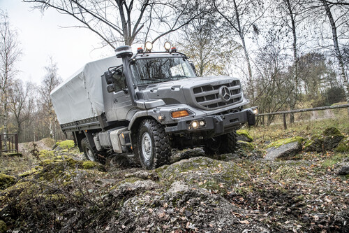 Mercedes-Benz Special Trucks liefert über 100 Zetros an die Ukraine (ähnlich wie dieser Zetros 1745 4x4 mit Pritsche).