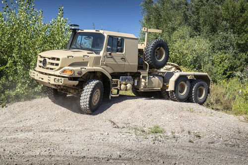 Mercedes-Benz Special Trucks liefert über 100 Zetros an die Ukraine (ähnlich wie dieser Zetros 4042 6x6 als Sattelzugmaschine).