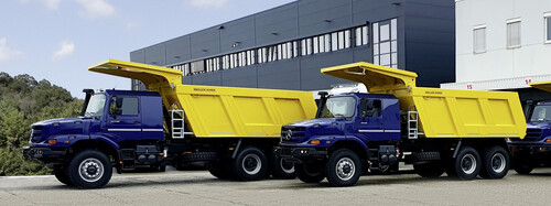 Mercedes-Benz Special Trucks liefert über 100 Zetros an die Ukraine, darunter auch Muldenkipper für die Katastrophenhilfe.