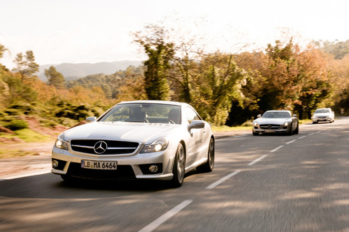 Mercedes-Benz und AMG bieten Fahrsicherheitstrainings für verschiedene Zielgruppen an.