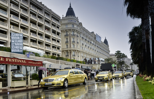 Mercedes-Benz und AMG stellen bei den Filmfestspielen in Cannes eine goldene Shuttle-Flotte.