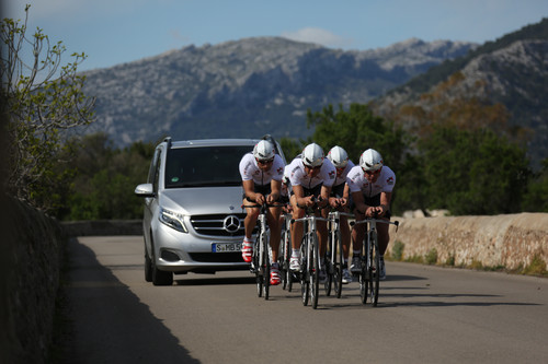 Mercedes-Benz unterstützt das deutsche Power Horse Triathlon Team mit der neuen V-Klasse.