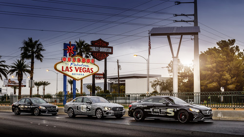 Mercedes-Benz wirbt mit C-, E- und S-Klasse für die CES in Las Vegas.