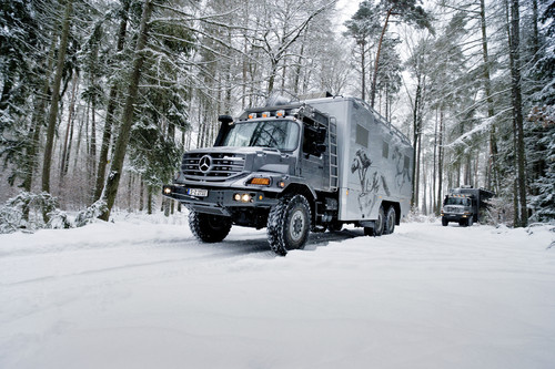 Mercedes-Benz Zetros 6x6 mit luxuriösem Wohnmobil-Aufbau.