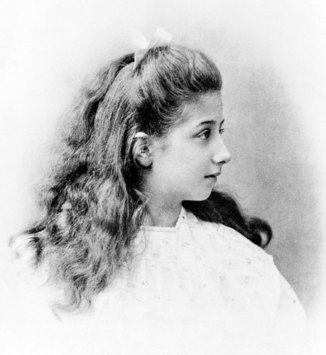 Mercedes Jellinek im Alter von elf Jahren.