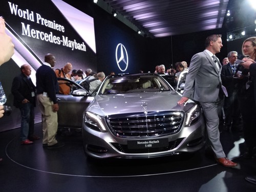 Mercedes-Maybach S-KLasse, Design-Chef Gordon Wagener und die Neugierigen.