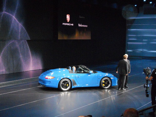 Michael Macht und Matthias Müller präsentieren gemeinsam den Porsche 911 Speedster.