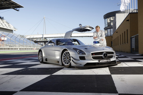 Mika Häkkinen fährt als Gaststarter im Mercedes-Benz SLS AMG GT3.