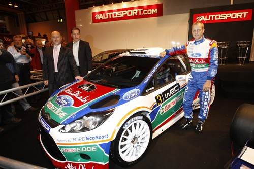 Mikko Hirvonen enthüllt den neuen Ford Fiesta RS WRC.