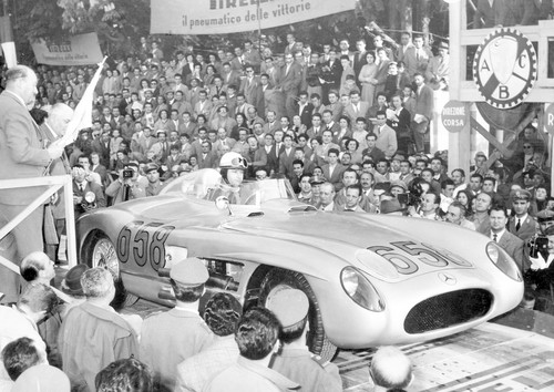 Mille Miglia 2013: Juan Manuel Fangio (Startnummer 658) kurz vor dem Start zur Mille Miglia 1955 im Mercedes-Benz Typ 300 SLR Rennsportwagen.