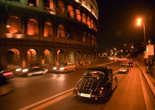Mille Miglia: Im DKW F 91 Nächtens durch Rom, vorbei am Colosseum.
