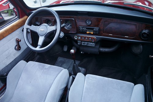 Mini  Cooper S Cabrio: Eines der ersten Exemplare - ohne das übergroße runde Zentralinstrument.