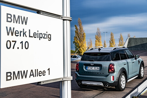 Mini Cooper S Countryman All4 am BMW-Werk in Leipzig.