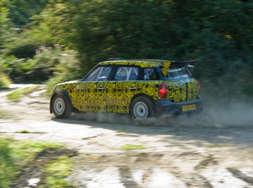 Mini Countryman WRC auf Testfahrt.