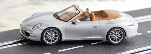 „Mini-Me in the Carrera Car: Firmenchef Andreas Stadlbauer in einem Porsche. 