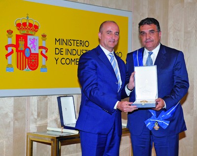 Minister Miguel Sebastián zeichnete Dr. Francisco Javier Garcia Sanz mit dem spanischen Großkreuz des Zivilen Verdienstordens aus.