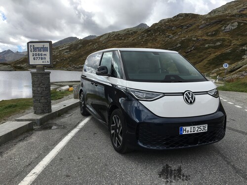 Mit dem VW ID Buzz Pro über die Alpen zum ID-Treffen an den Lago Maggiore (hier am San Bernadino).