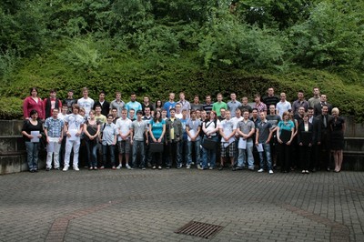 Mit einer Feierstunde wurden am Donnerstag, 22. Juli, 65 technische und neun kaufmännische Auszubildende geehrt, die erfolgreich ihre Ausbildung im Mercedes-Benz Werk Gaggenau beendet haben.