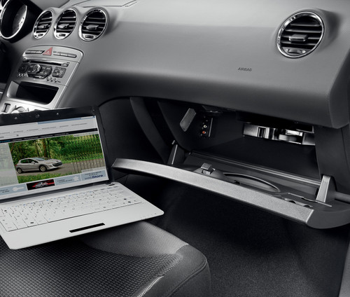 Mit „WiFi on Borad“ holt nun auch Peugeot das Internet ins Auto.