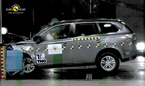 Mitsubishi Outlander im EuroNCAP-Crashtest.