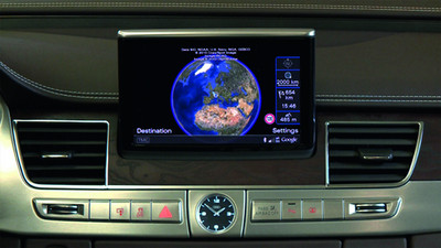 MMI-Navigation mit Google-Funktionalität im Audi A 8.