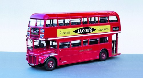 Modellfahrzeug des Jahres (1:24/25): London-Doppeldeckerbus von Revell.