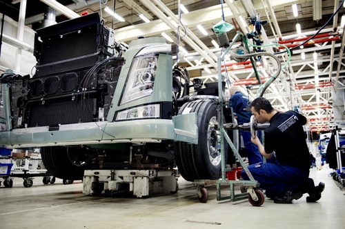 Montage des ersten neuen Volvo FH im Werk Tuve im schwedischen Göteborg.