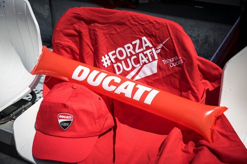 Moto-GP-Fanpackage von Ducati.
