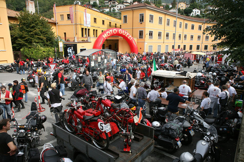 Moto-Guzzi-Treffen am Stammsitz in Mandello del Lario.