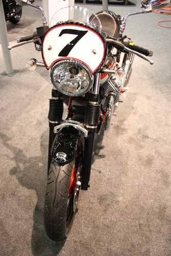 Moto Guzzi V7 Racer.
