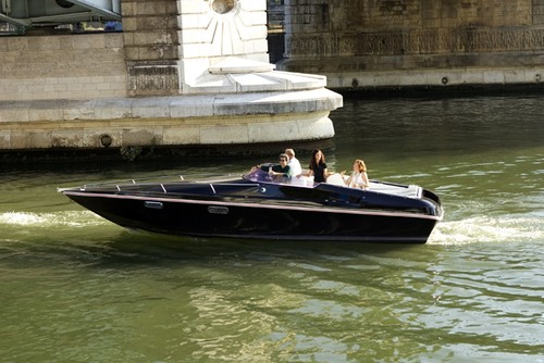 Motorboot Black Swan.