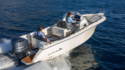 Motorboot von White Shark mit Außenborder von Yamaha.